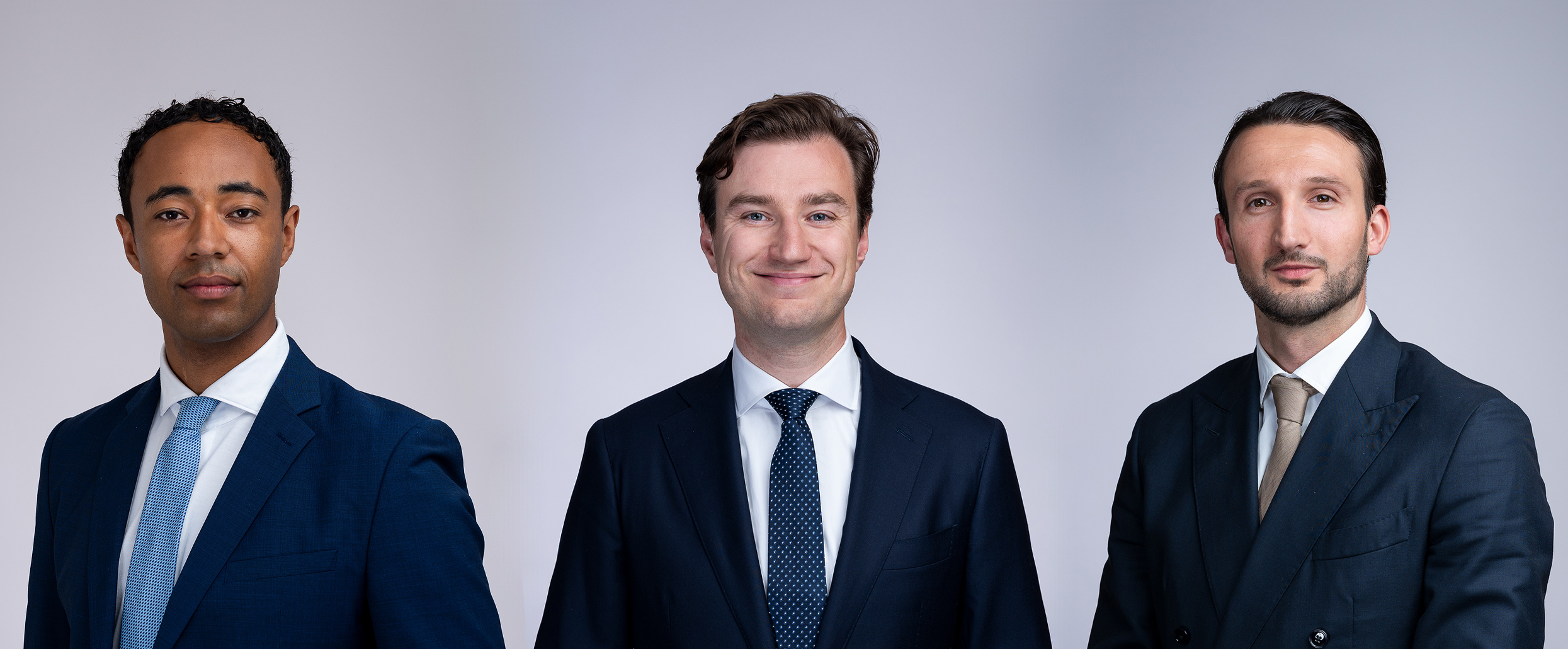 Drie zakelijke beelden voor Freshfields geheel volgens brandbook op hun kantoor in Amsterdam